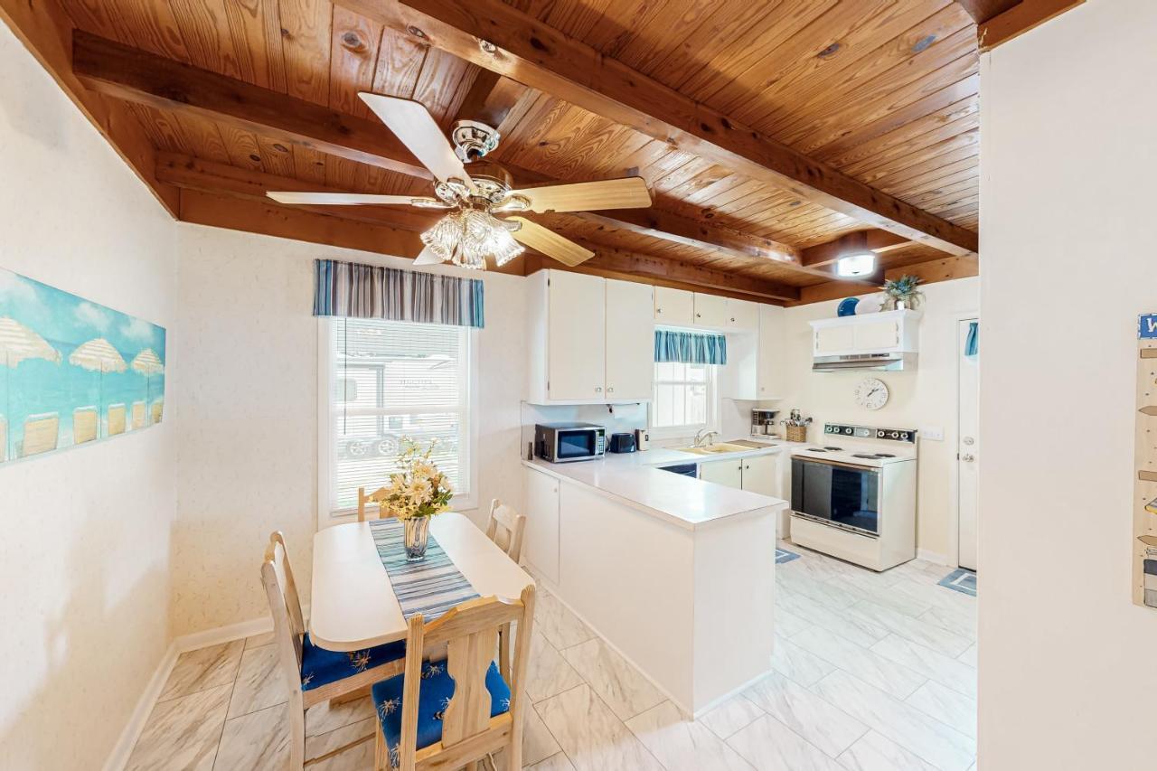 Ginny'S Coastal Cottage Oak Island Buitenkant foto