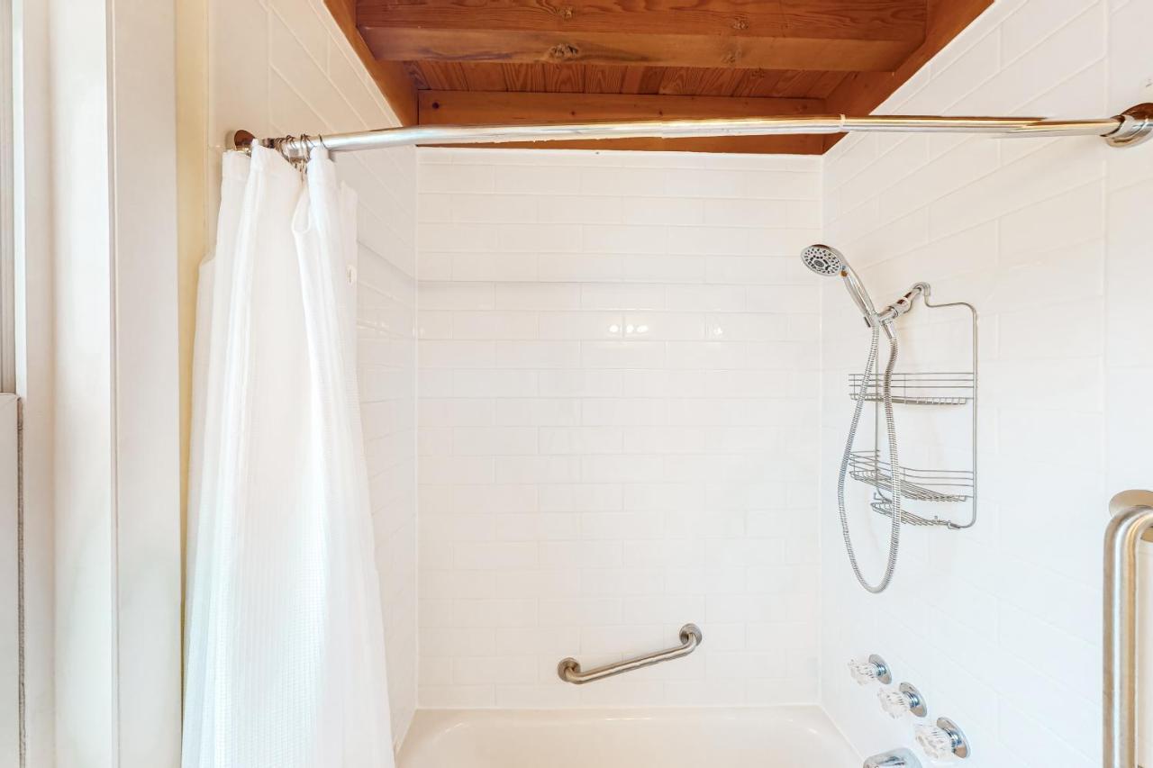 Ginny'S Coastal Cottage Oak Island Buitenkant foto