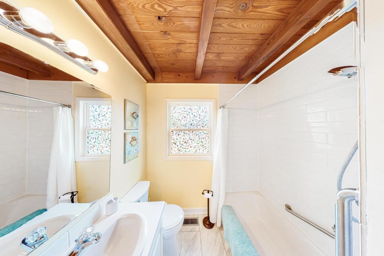 Ginny'S Coastal Cottage Oak Island Buitenkant foto